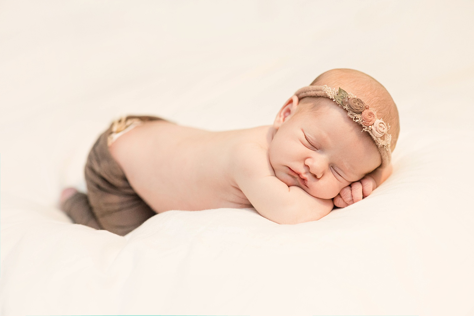 In Home Newborn Session- Kara Hanes Photography_0017.jpg