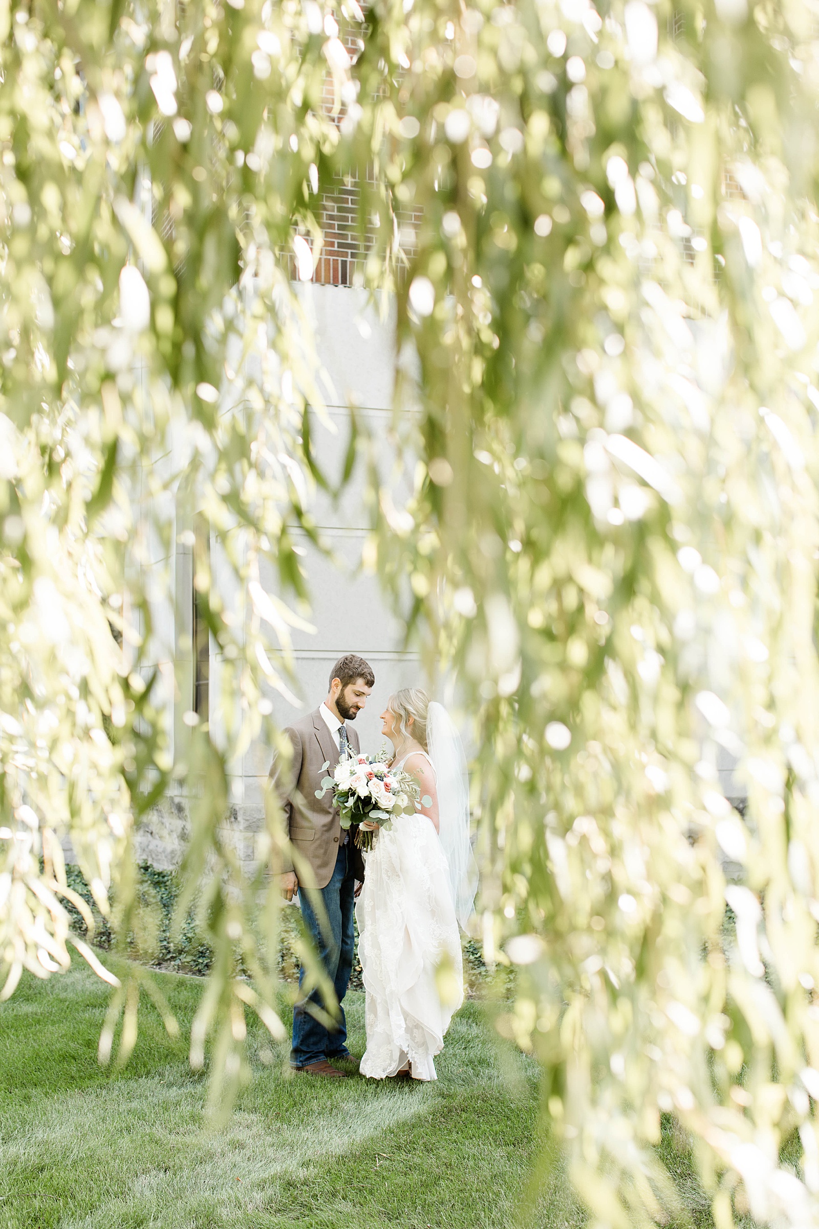 Wedding Photographer-Holland Michigan-Kara Hanes Photography_0019.jpg