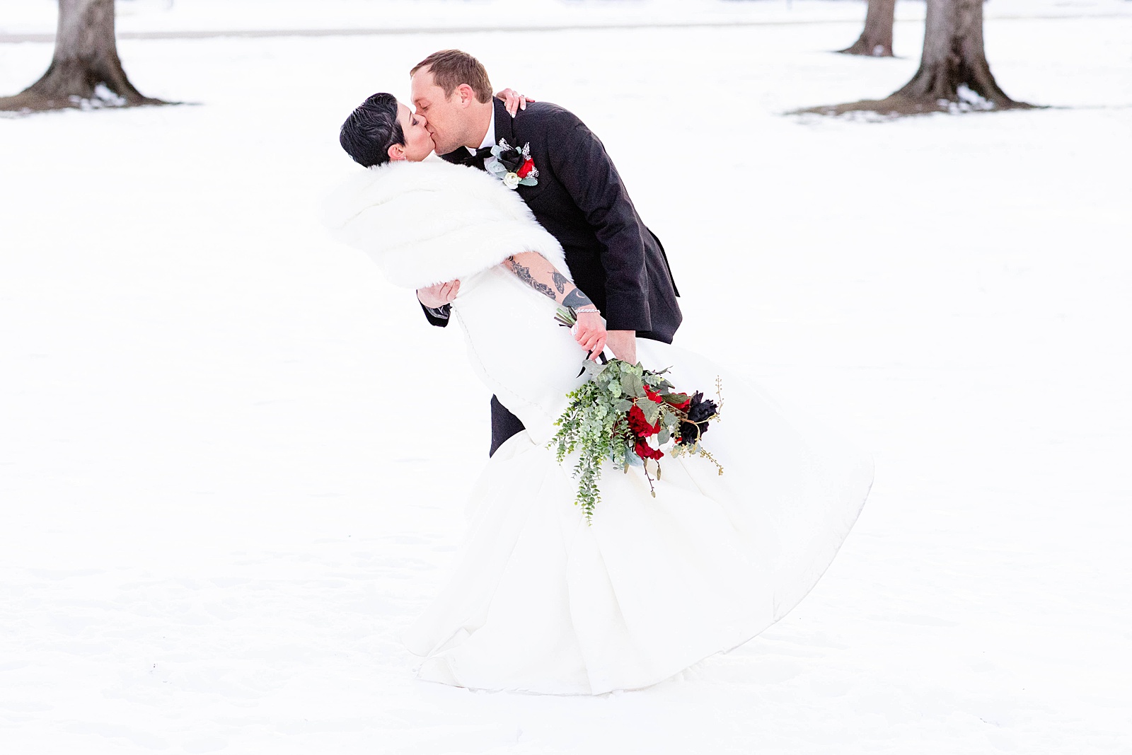Michigan Winter Wedding - Kara Hanes Photography_0019.jpg