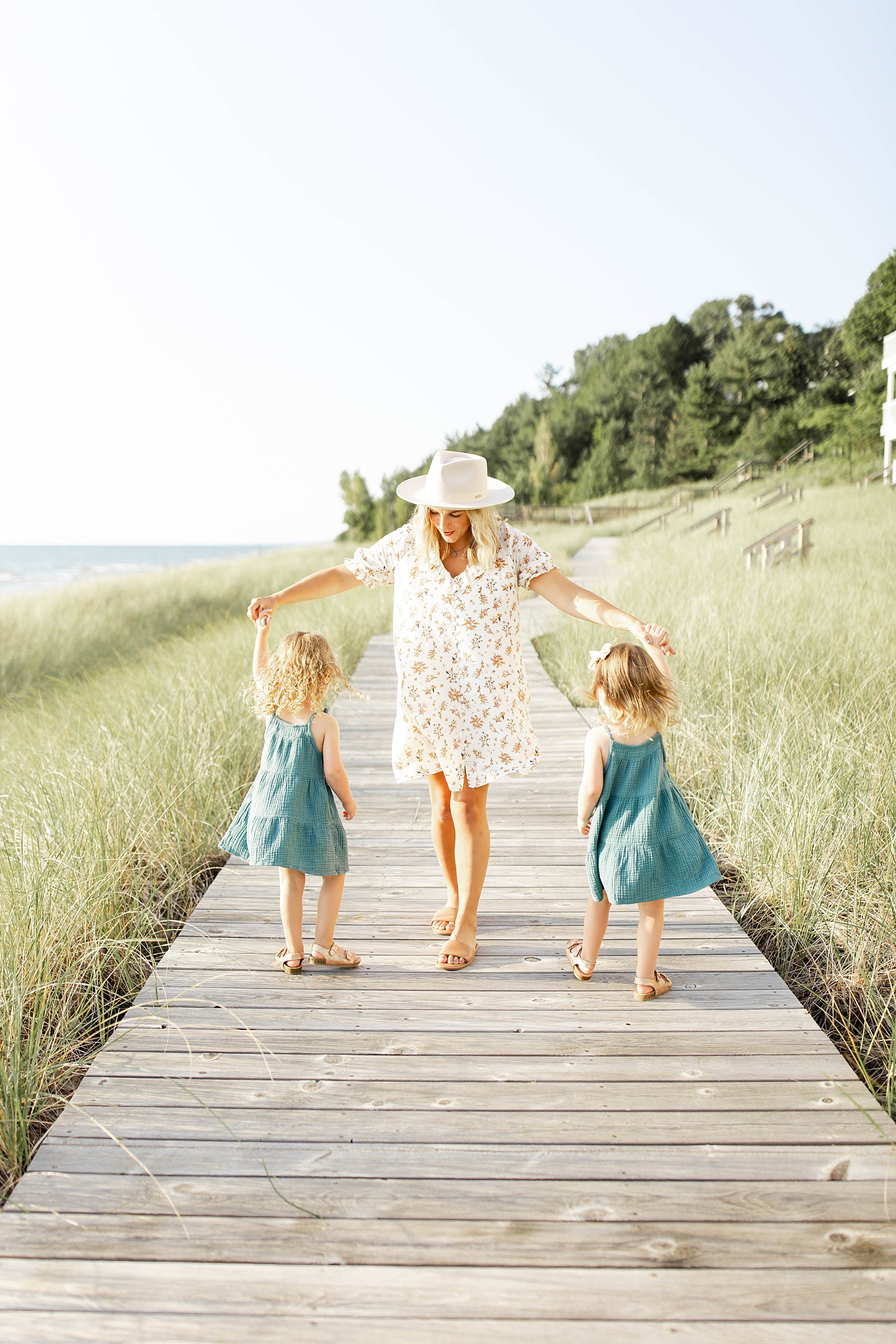 Families-Holland Michigan Beach-Kara Hanes Photography_0003.jpg
