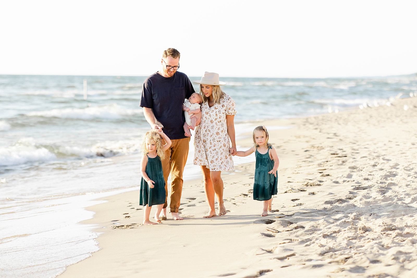 Families-Holland Michigan Beach-Kara Hanes Photography_0005.jpg