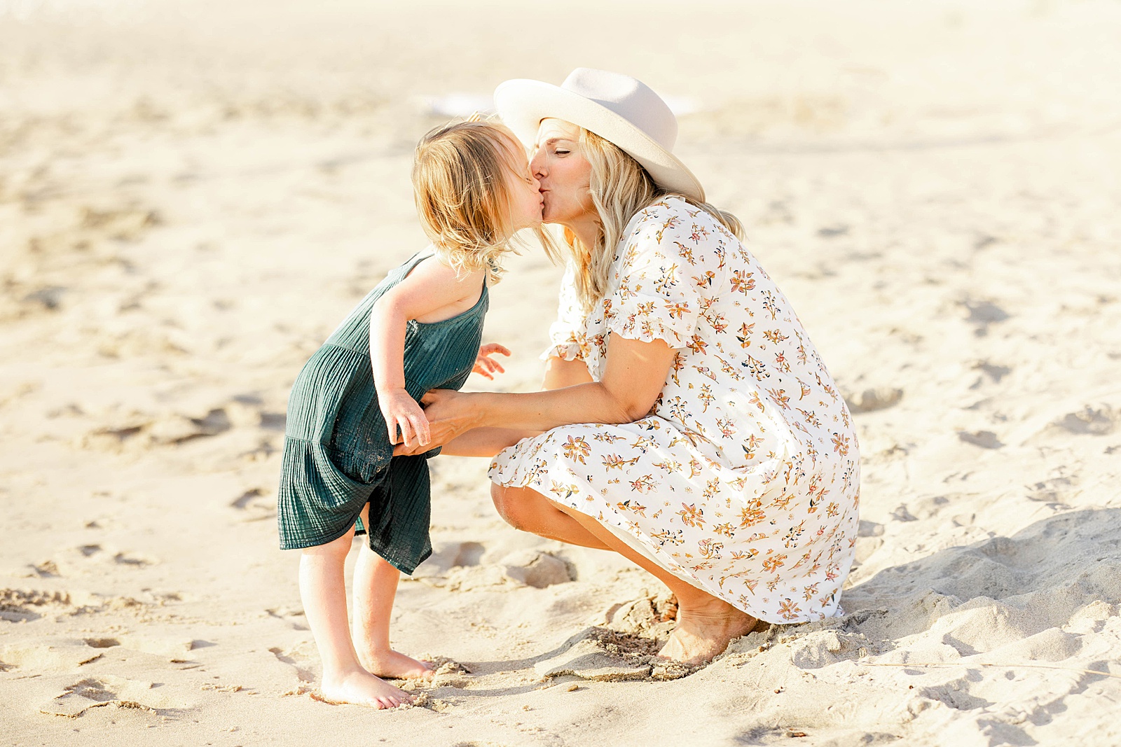 Families-Holland Michigan Beach-Kara Hanes Photography_0007.jpg