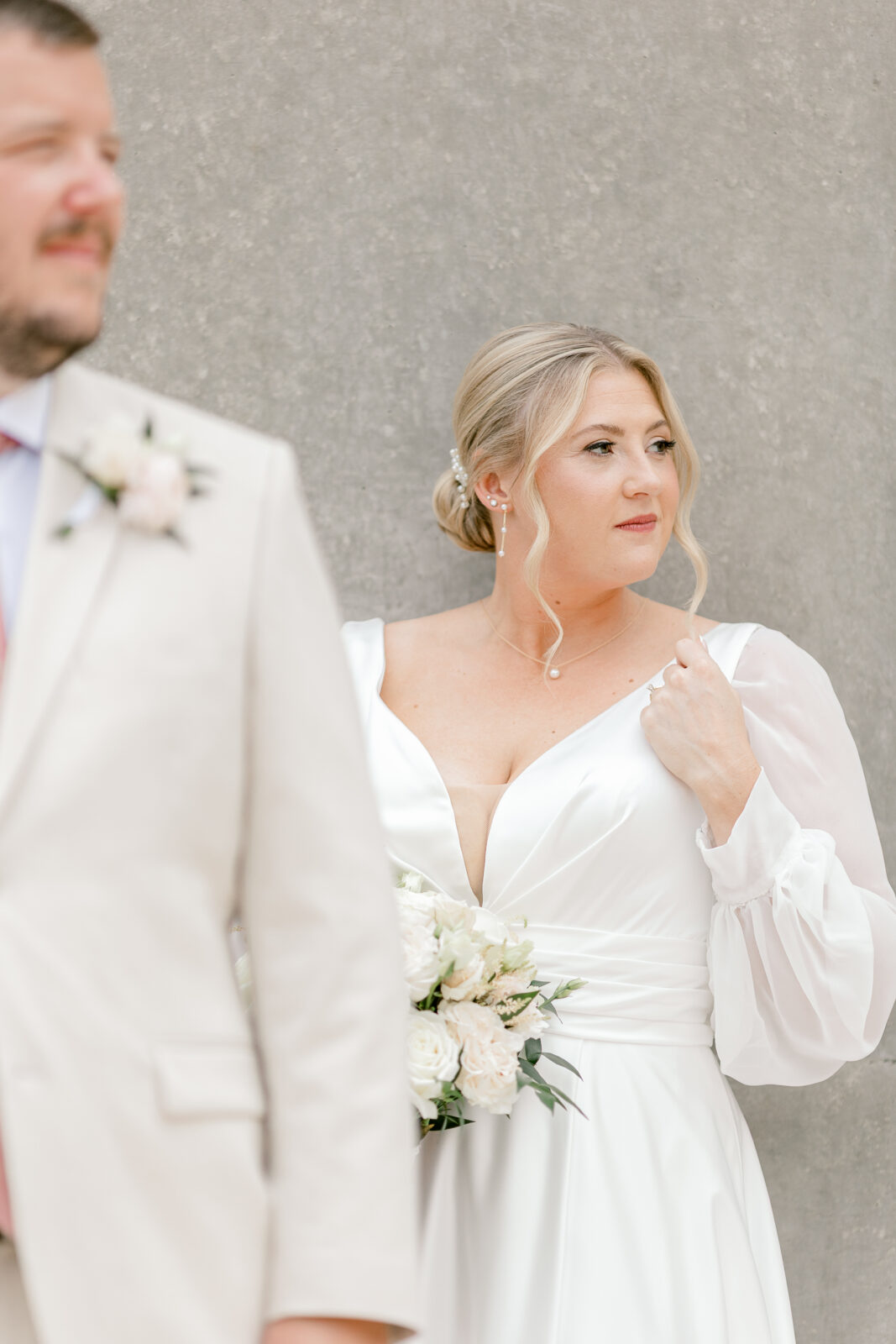 Wedding portraits at Leona Road Grand Rapids by Michigan wedding photographer Kara Hanes